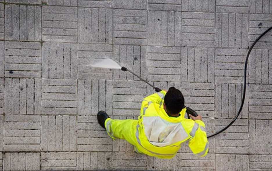 dirty-commercial-walls-mold-pollution-explained-big-0