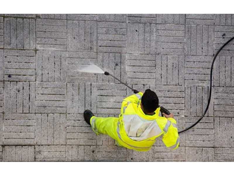 dirty-commercial-walls-mold-pollution-explained-small-0