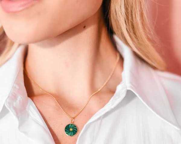 one-star-guilloche-pendant