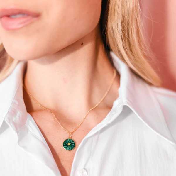 one-star-guilloche-pendant-big-0