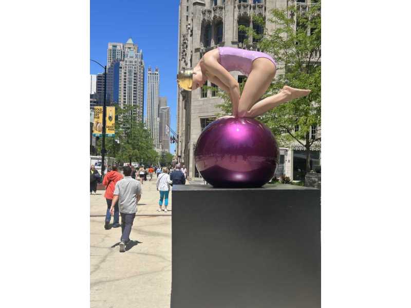 art-sculptures-in-soho-that-celebrate-beauty-small-0