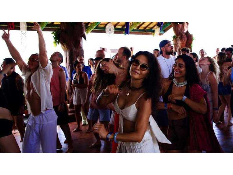 live-band-in-caribbean-experience-unforgettable-entertainment-small-0