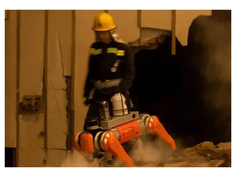 robot-security-guard-247-vigilance-without-limits-small-0