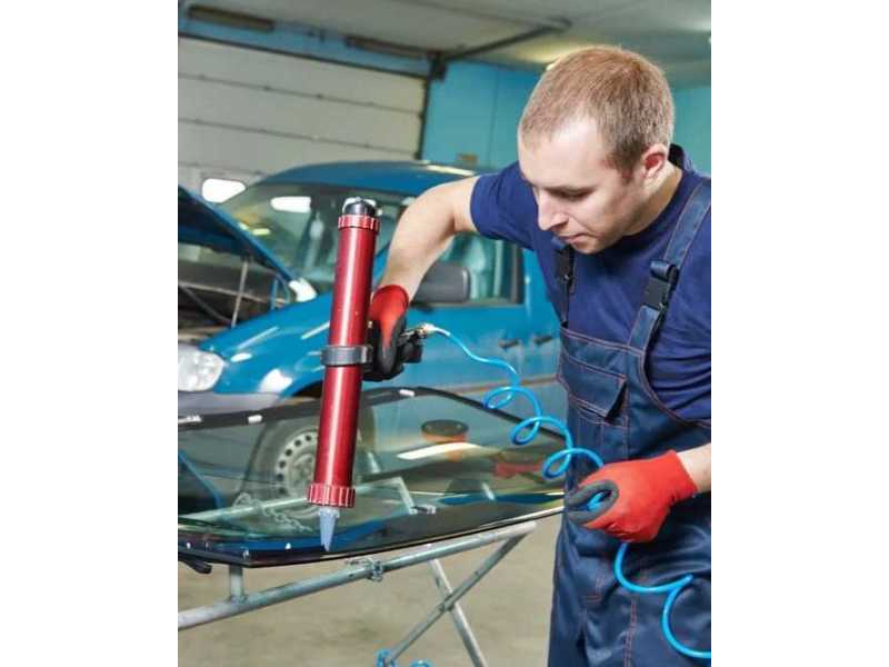 fast-reliable-windshield-replacement-service-you-can-trust-small-0