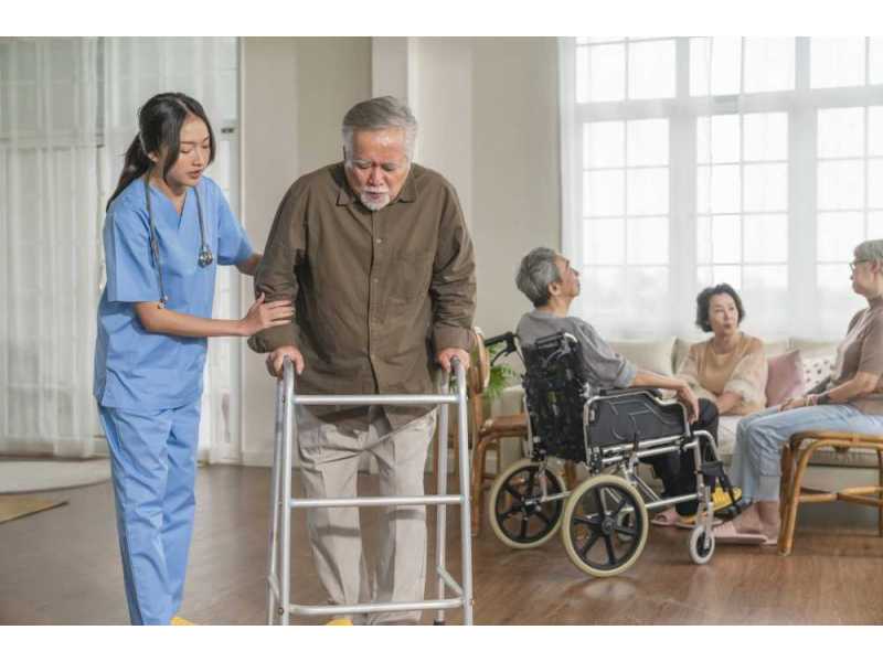 trusted-personal-home-care-services-in-beverly-hills-small-0