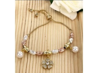4-leaf-clover Pearl Charms Inlayed Oval Adjustable Bracelet