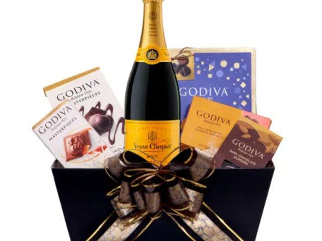 express-your-condolences-with-sympathy-wine-baskets-in-virginia