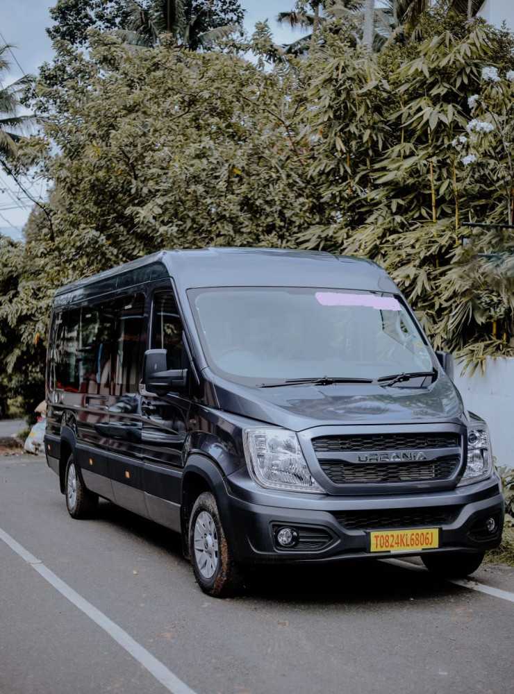luxury-urbania-van-rentals-big-0